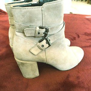 Easy Spirit Anti-Gravity Ankle Boots, Cream, Sz 6